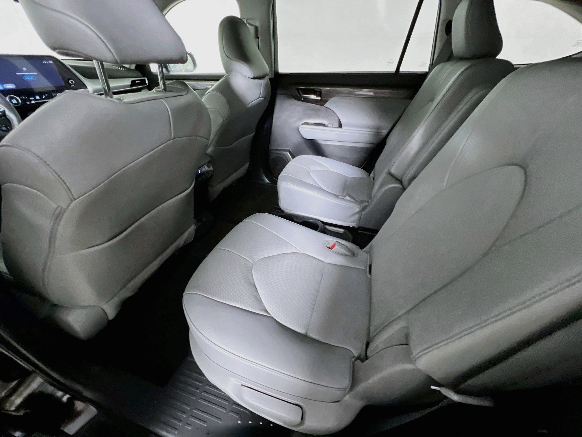Used 2023 Toyota Highlander Platinum AWD/4WD image 29