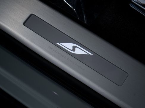 Certified 2025 Bentley Bentayga image 13