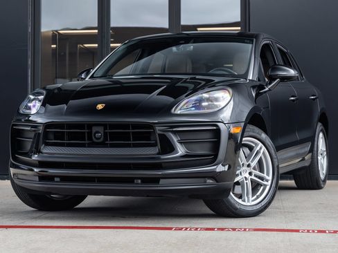 Certified 2024 Porsche Macan AWD/4WD image 1