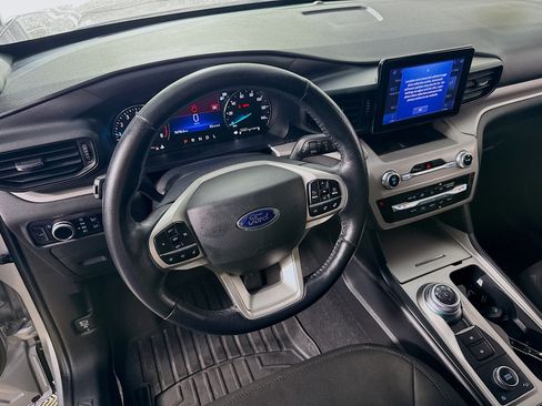 Used 2023 Ford Explorer XLT AWD/4WD image 21