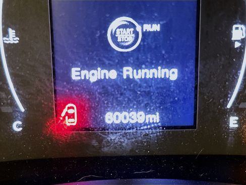 Used 2018 Jeep Renegade Latitude w/ Cold Weather Group image 19