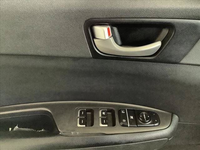 Used 2017 Kia Optima LX w/ Option Group 014 FWD image 12