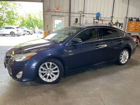 Used 2014 Toyota Avalon Limited w/ Technology Package FWD image 2