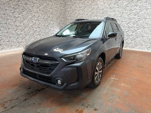 Used 2023 Subaru Outback Premium AWD/4WD image 3