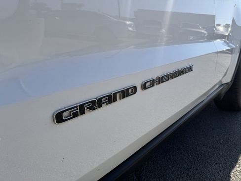Used 2020 Jeep Grand Cherokee Laredo w/ Laredo X Package RWD image 3
