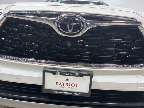 Used 2021 Toyota Highlander Platinum image 6