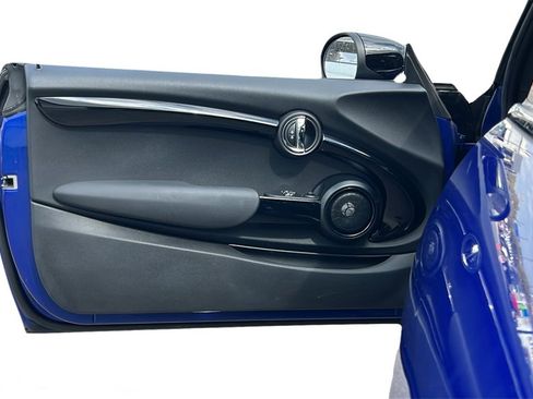 Used 2021 MINI Cooper 2-Door Hardtop image 11