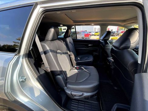 Used 2024 Toyota Grand Highlander XLE image 16
