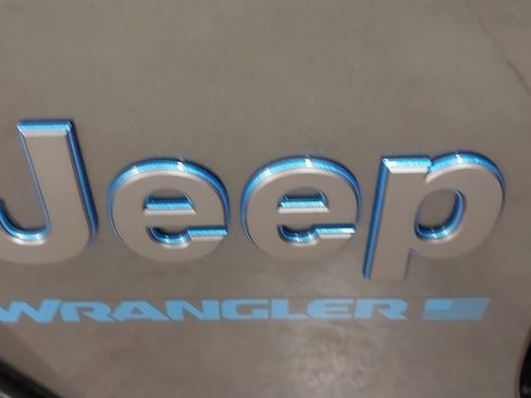 Used 2025 Jeep Wrangler Unlimited Sahara w/ Safety Group AWD/4WD image 34