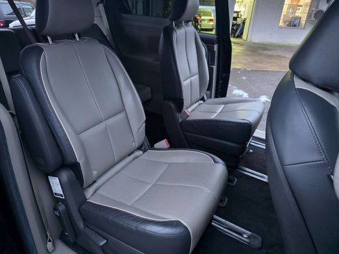 Used 2016 Kia Sedona LX w/ LX Essentials Premium Package image 10