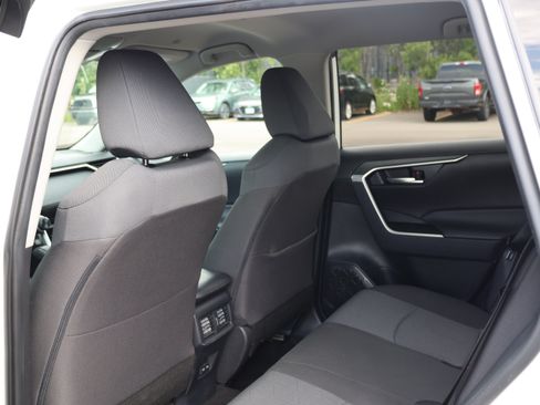 Used 2025 Toyota RAV4 XLE FWD image 16