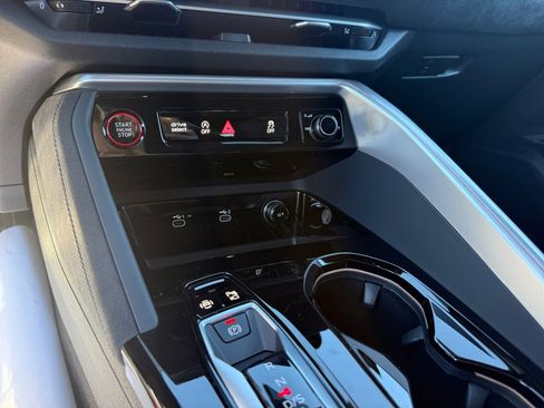 New 2025 Audi SQ5 Prestige image 20