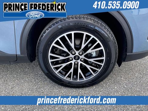 Used 2025 Ford Escape SE image 9