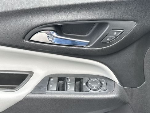 Used 2020 Chevrolet Equinox LS FWD image 15