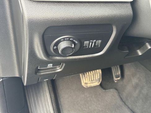 Used 2023 Jeep Grand Cherokee L Laredo image 30