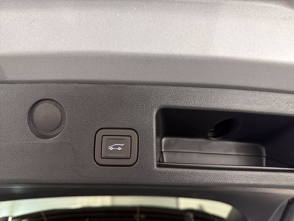 New 2027 GMC Terrain Elevation w/ Elevation Premium Package FWD image 9