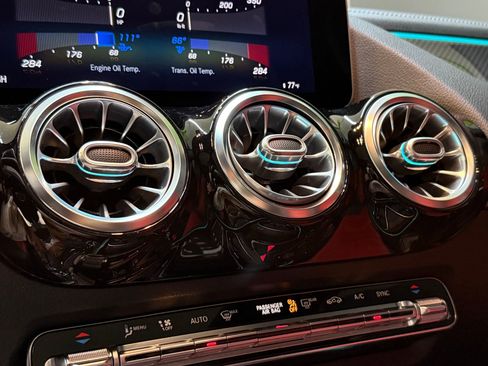 Used 2021 Mercedes-Benz GLA 45 AMG 4MATIC image 40