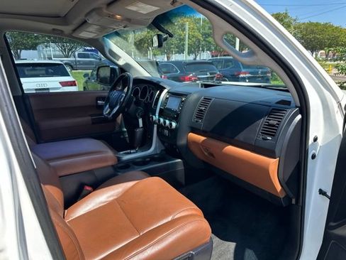 Used 2017 Toyota Sequoia Platinum RWD image 10