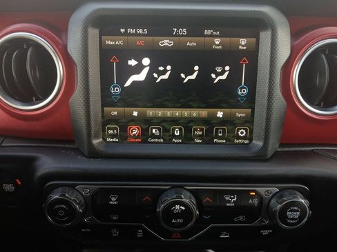 Used 2023 Jeep Gladiator Rubicon w/ Trailer Tow Package AWD/4WD image 4