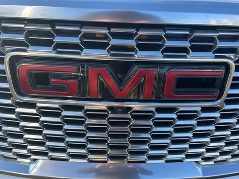 Used 2021 GMC Yukon Denali w/ LPO, Illumination Package image 11