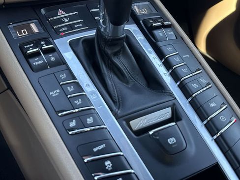 Used 2021 Porsche Macan S image 26