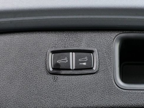 Certified 2026 Porsche Macan AWD/4WD image 33