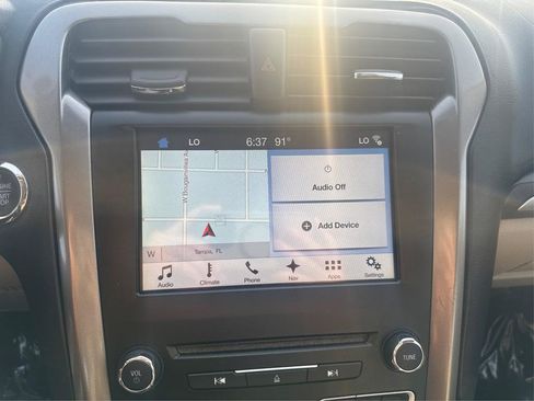 Used 2017 Ford Fusion SE w/ Fusion SE Technology Package FWD image 12