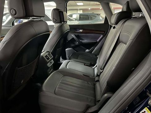 Used 2022 Audi Q5 2.0T Premium w/ Convenience Package AWD/4WD image 11