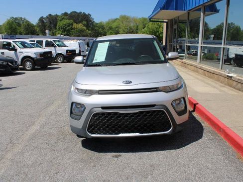 Used 2020 Kia Soul LX FWD image 2