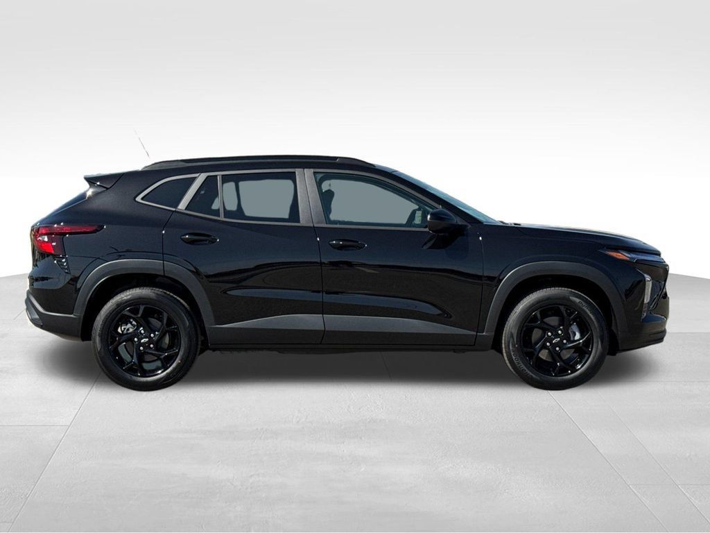 New 2026 Chevrolet Trax LT w/ Midnight Edition FWD image 6