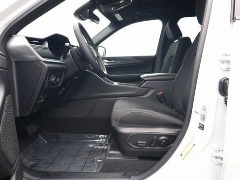 Used 2025 Jeep Grand Cherokee L Laredo w/ Luxury Tech Group I image 11