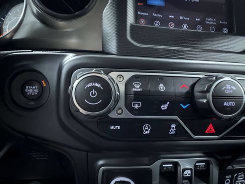 Used 2018 Jeep Wrangler Unlimited Sport S AWD/4WD image 24