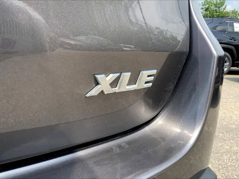 Used 2017 Toyota Highlander XLE image 9