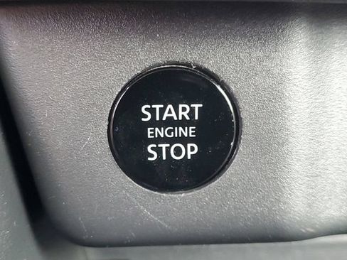Used 2025 Nissan Rogue SV FWD image 29
