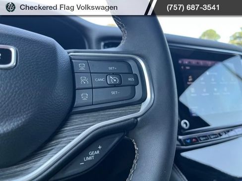 Used 2024 Jeep Wagoneer Series II w/ Flexible Seating Group AWD/4WD image 38