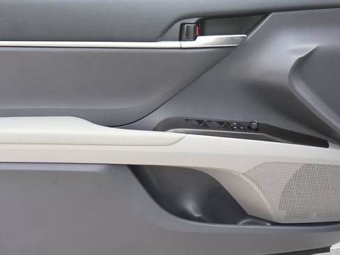 Used 2023 Toyota Camry LE FWD image 9