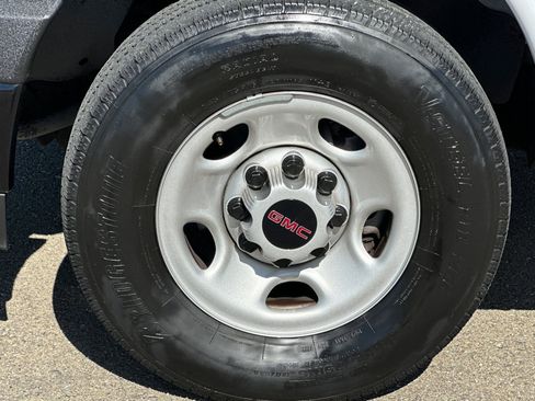 Used 2023 GMC Savana 2500 Extended w/ Driver Convenience Package image 40