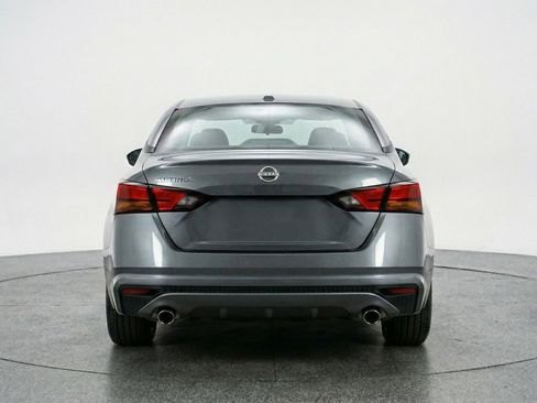 Used 2025 Nissan Altima 2.5 SV image 7