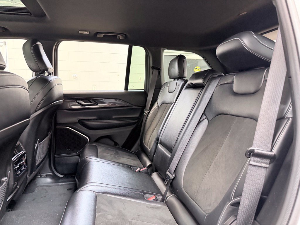 Used 2022 Jeep Grand Cherokee Altitude AWD/4WD image 23
