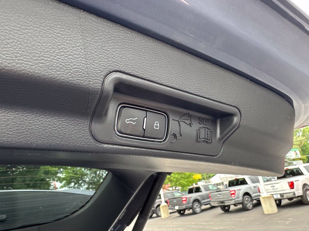 Used 2021 Ford Explorer XLT w/ Equipment Group 202A AWD/4WD image 8
