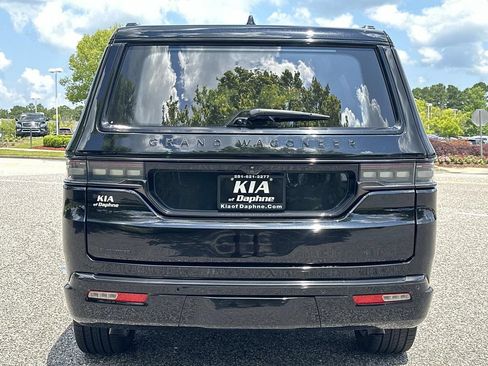 Used 2023 Jeep Grand Wagoneer Series III w/ Rear Seat Video Group 1 AWD/4WD image 8