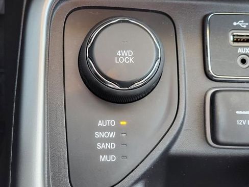 Used 2020 Jeep Compass Latitude w/ Cold Weather Group AWD/4WD image 30