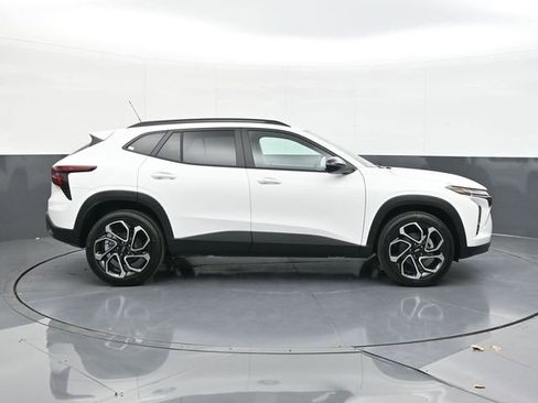 New 2026 Chevrolet Trax RS w/ Sunroof Package image 18