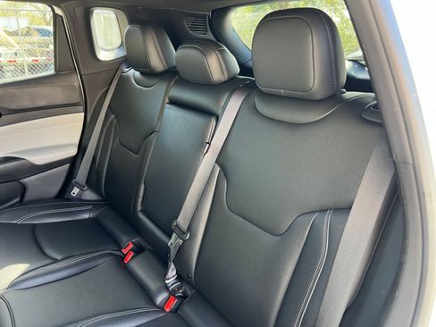 Used 2025 Jeep Compass Limited image 33