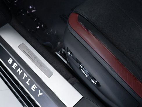 Certified 2025 Bentley Flying Spur Plug-In Hybrid image 12