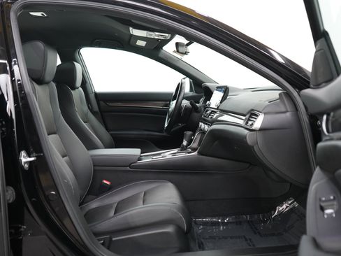 Used 2022 Honda Accord Sport image 11