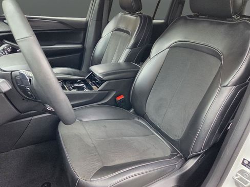 Used 2023 Jeep Grand Cherokee Altitude AWD/4WD image 12