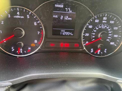 Used 2016 Toyota Tacoma Limited image 19