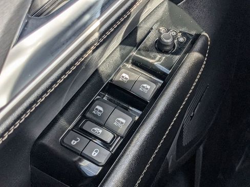 Used 2025 Jeep Wagoneer L Series II w/ 8-pass Seating Package image 21