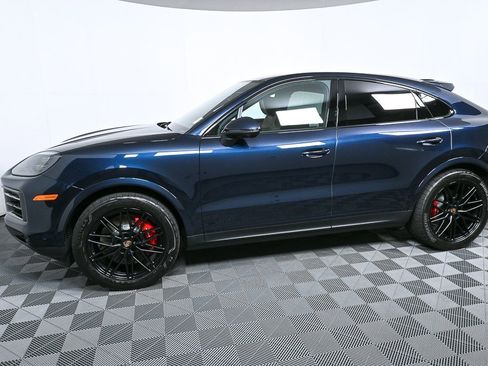 Certified 2025 Porsche Cayenne S image 3